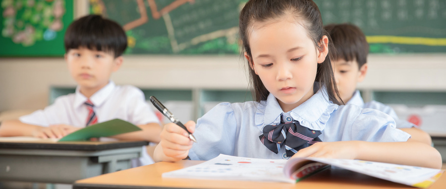 摄图网_500998009_wx_小学生做笔记(企业商用).jpg 摄图网_500998009_wx_小学生做笔记(企业商用).jpg